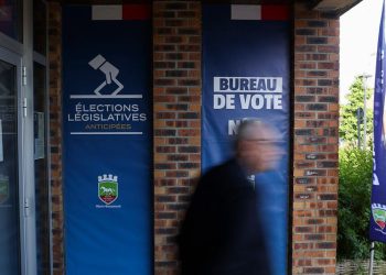 French voters head to polls in first round of snap parliamentary elections