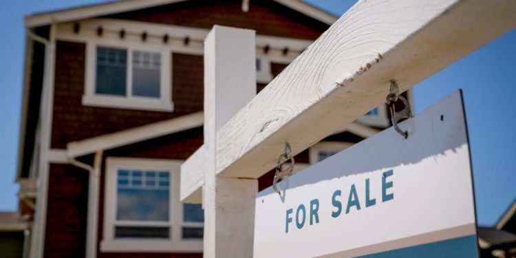June home sales slump as median sales price rises to $426,900