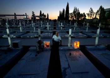 Greeks grieve, Turks celebrate as Cyprus marks 50 years of division