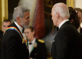 Dave Portnoy mocks George Clooney for waiting 3 weeks after fundraiser to acknowledge Biden is a ‘vegetable’
