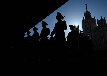 Russian lawmakers seek to punish troops using smartphones on Ukraine battlefields