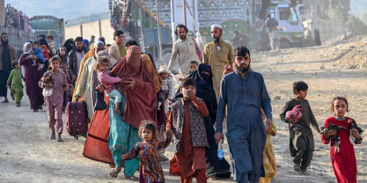 Pakistan extends visas for 1.45 million Afghans but denies deportations on hold
