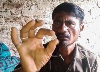 Indebted Indian laborer finds life-changing $100,000 diamond