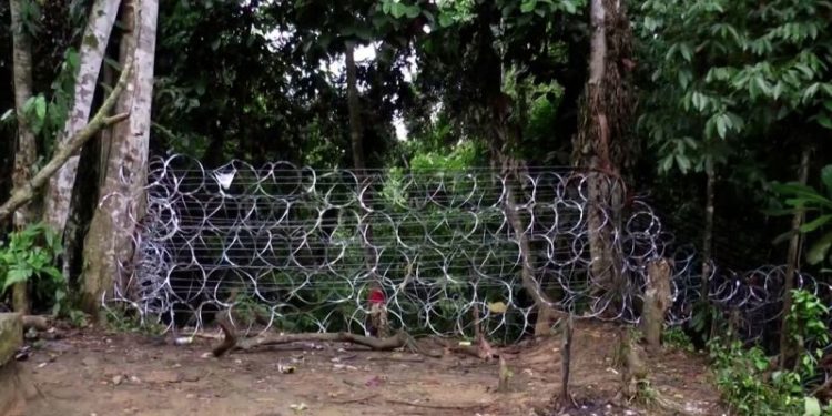 Panama installs barbed wire to block migrants traveling through the Darién Gap