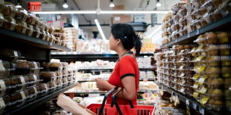 Three-year inflation outlook hits record low in New York Fed consumer survey