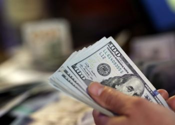 Some experts have raised the odds of a recession. Here’s how much you should have in emergency savings.