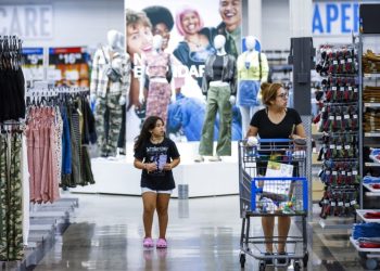 What recession? Walmart says consumers are still spending