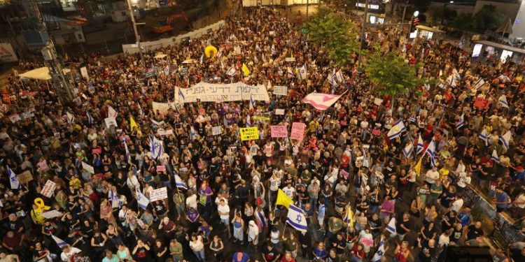 Anti-Netanyahu protests erupt in Israel over delayed hostage deal