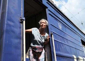 Russian forces close in on key Ukrainian city of Pokrovsk. But fleeing is hard – even for those who can afford it