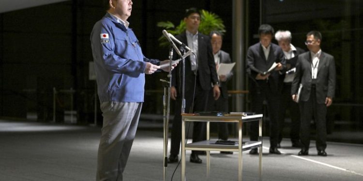 Japanese warplanes use flares to warn a Russian spy plane to leave airspace