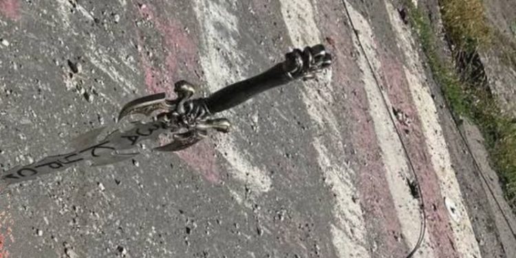 Kyiv investigates alleged Russian execution of Ukrainian soldier with sword inscribed ‘for Kursk’