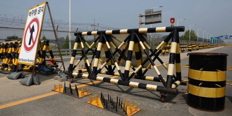 North Korea to cut off road and rail links to South Korea