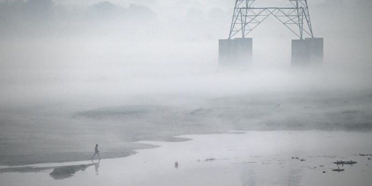 Thick smog chokes northern India and eastern Pakistan ahead of Diwali