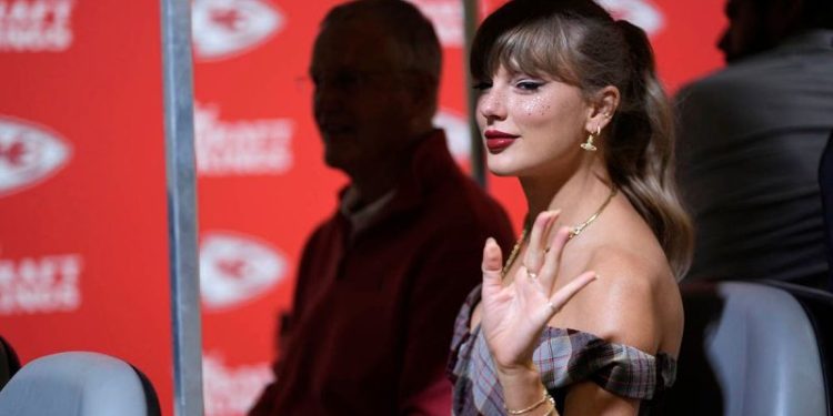 Fox News Poll: Obama, RFK Jr., and Taylor Swift more popular than Harris, Trump