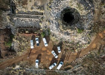 South African government says it won’t help 4,000 illegal miners inside a closed mine