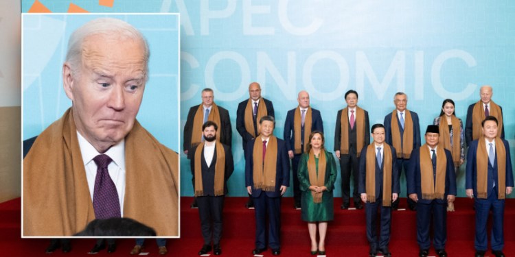 Biden awkwardly stands in back of APEC photo with China’s Xi Jinping front and center