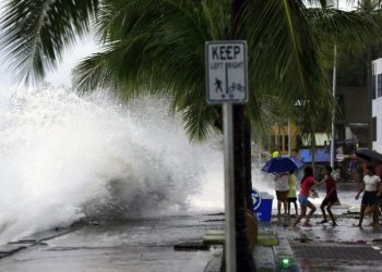 Half a million evacuated as Super Typhoon Man-yi makes landfall in the Philippines