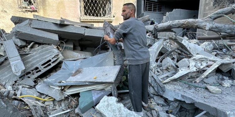 Israeli cabinet sanctions country’s oldest newspaper over critical coverage and publisher’s comments