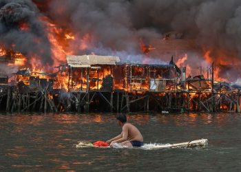 Inferno destroys thousands of shanties in Manila’s biggest slum area