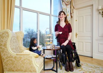 World’s tallest and shortest women meet for afternoon tea