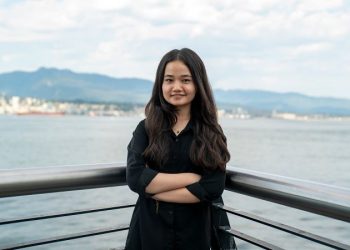 Afghan girl who encouraged others to sing wins children’s peace prize