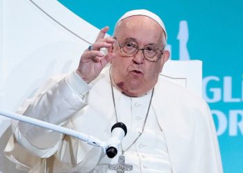 Pope Francis urges priests to guard against spirituality that stokes divisions