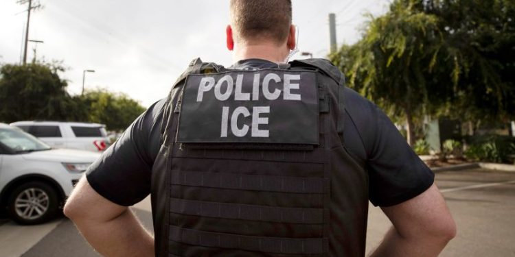 Mexico tests cellphone app allowing migrants to send alert if they are about to be detained in US