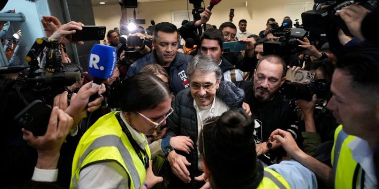 Drug lord Fabio Ochoa walks free in Colombia after 20 years in US prisons