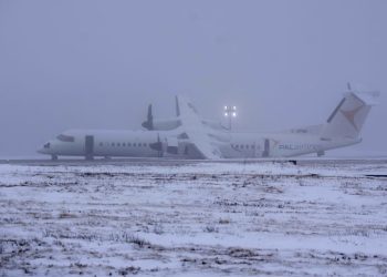 Passengers report flames as Air Canada flight suffers ‘suspected landing gear issue’ after landing
