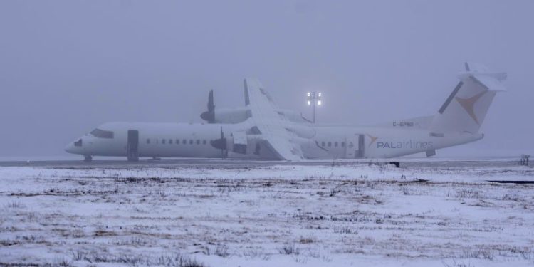 Passengers report flames as Air Canada flight suffers ‘suspected landing gear issue’ after landing