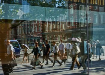 Tokyo government gives workers 4-day workweek to boost fertility, family time