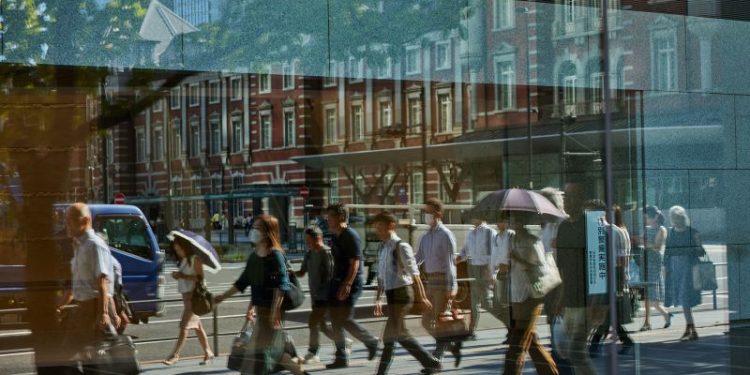 Tokyo government gives workers 4-day workweek to boost fertility, family time