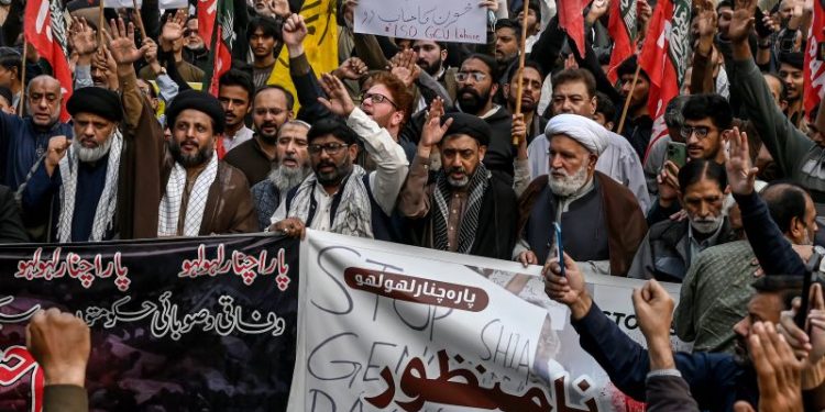 Death toll rises to 130 in northwest Pakistan sectarian violence, officials say