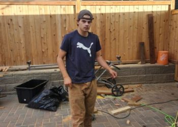 Man leaps on polar bear to save wife from attack