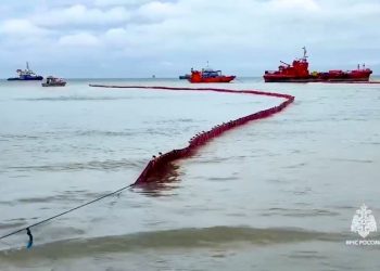 Russia forms emergency task force as Kerch Strait oil spill spreads