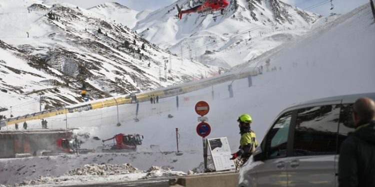 Ski lift at Spanish resort collapses, injuring dozens