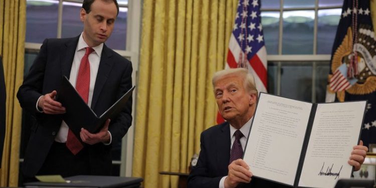 Trump pulls security clearance of 51 national security officials