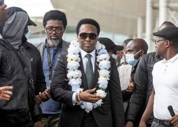 Mozambique opposition leader returns from exile as police fire tear gas at his supporters