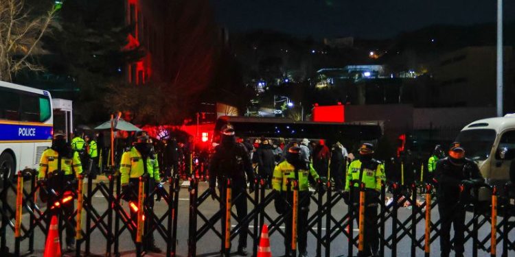 South Korean authorities launch second attempt to arrest president, reports Yonhap