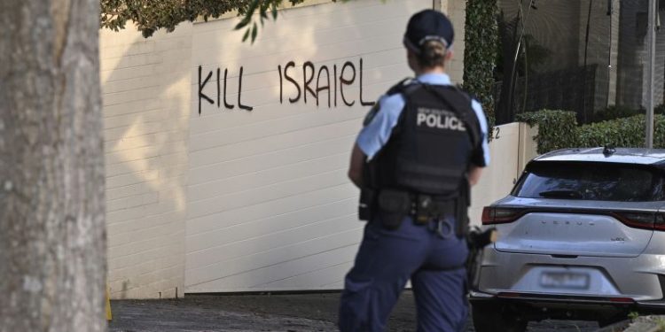 Australia introduces mandatory jail time for hate crimes following surge in antisemitism