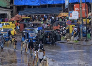 Rebels in DR Congo advance on second major city as residents report looting