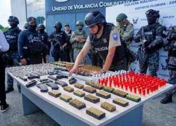 Ecuadorian president offers carte blanche to police and military after attack kills 22 in Guayaquil