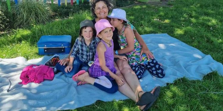 New Zealand police renew hunt for fugitive father and three children missing since 2021