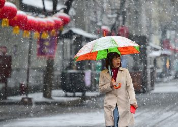 A weekend of fire and ice: China’s east hit by snow blizzards and record heat
