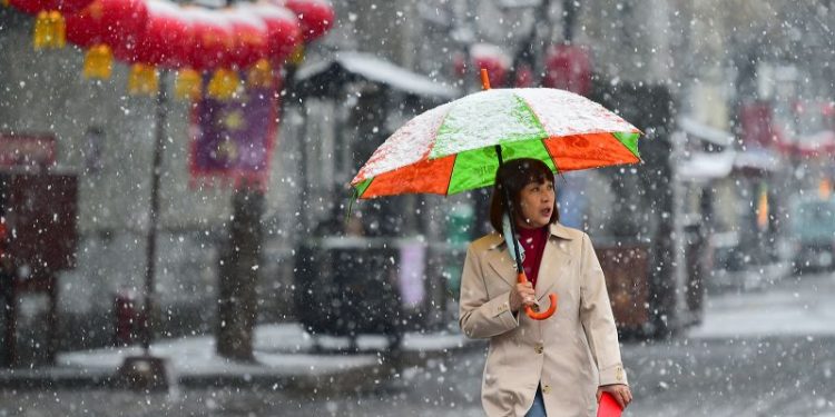 A weekend of fire and ice: China’s east hit by snow blizzards and record heat