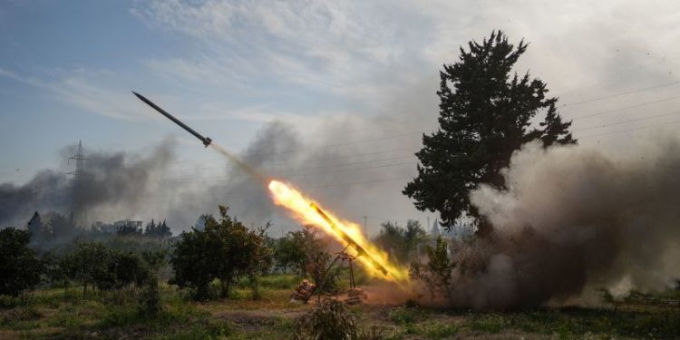 Syria clashes have killed more than 300 people since Thursday, monitoring group says