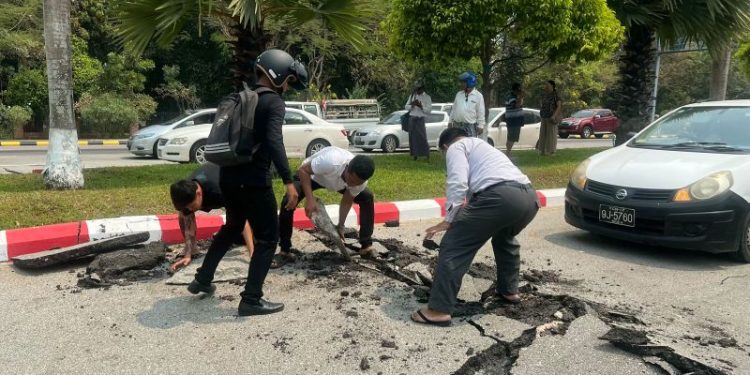 Powerful 7.7-magnitude quake hits Myanmar