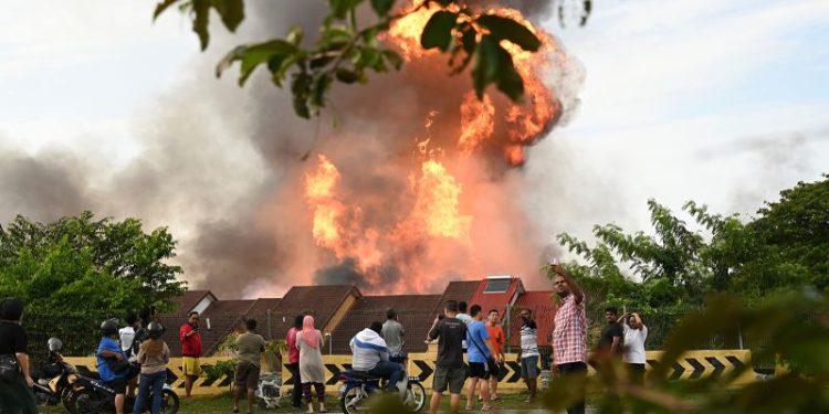 Burst gas pipe sparks colossal fire in Malaysia