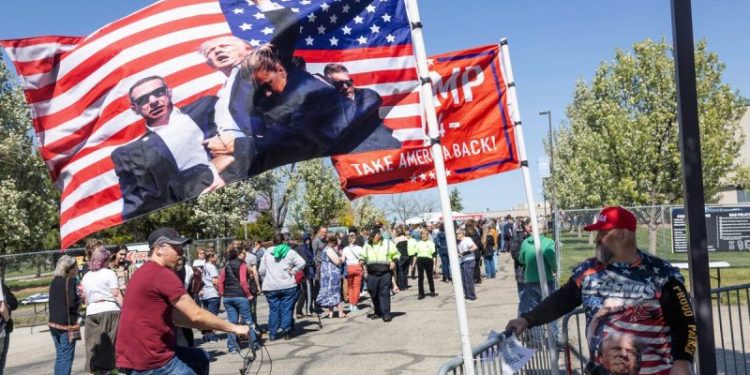 Bernie Sanders compares Trump, Musk and other ‘oligarchs’ to ‘heroin addicts,’ says drug of choice is ‘greed’