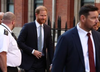Prince Harry arrives at court to fight downgraded UK police protection ruling